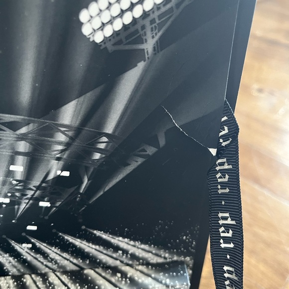 Taylor Swift VIP reputation box, book, patch ,cd, rechargeable! - Picture 3 of 10